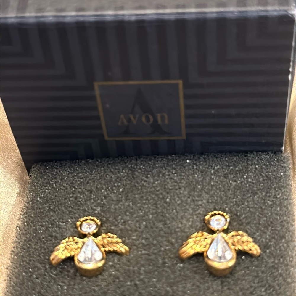AVON Clear Crystal ANGEL pierced earrings in original box - 5/8”